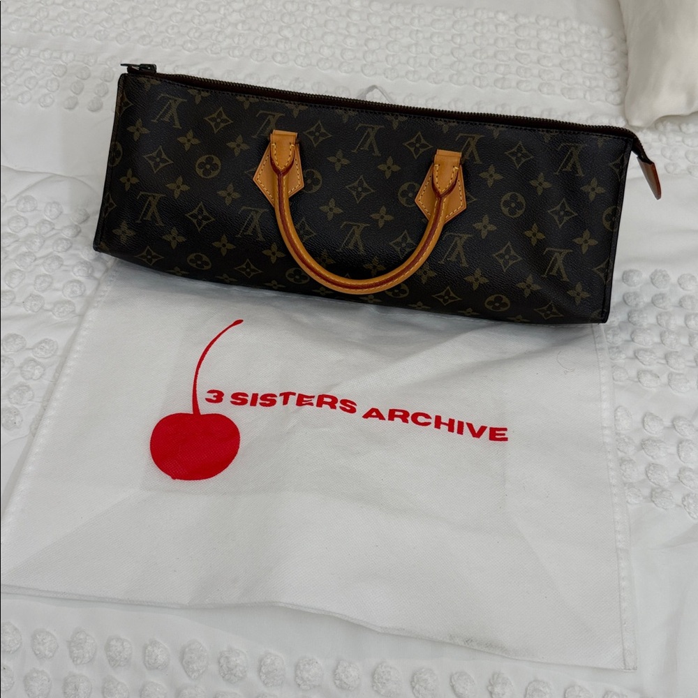 3 SISTERS ARCHIVE Louis Vuitton Sac Trico Bag - Picture 6 of 15